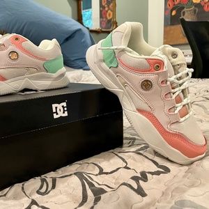 DC Womens Shoe size 5.5 Lilac Rose